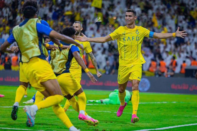 阿拉冠：利雅得胜利加时2-1逆转夺冠！C罗双响伤退 5场6球获金靴