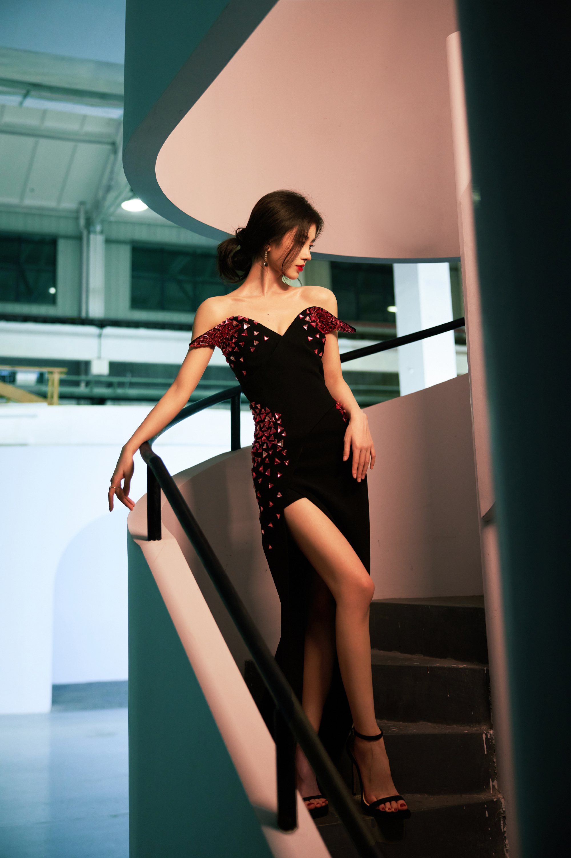 鞠婧祎穿黑色抹胸礼服长裙，照亮每一个日与夜【9P】