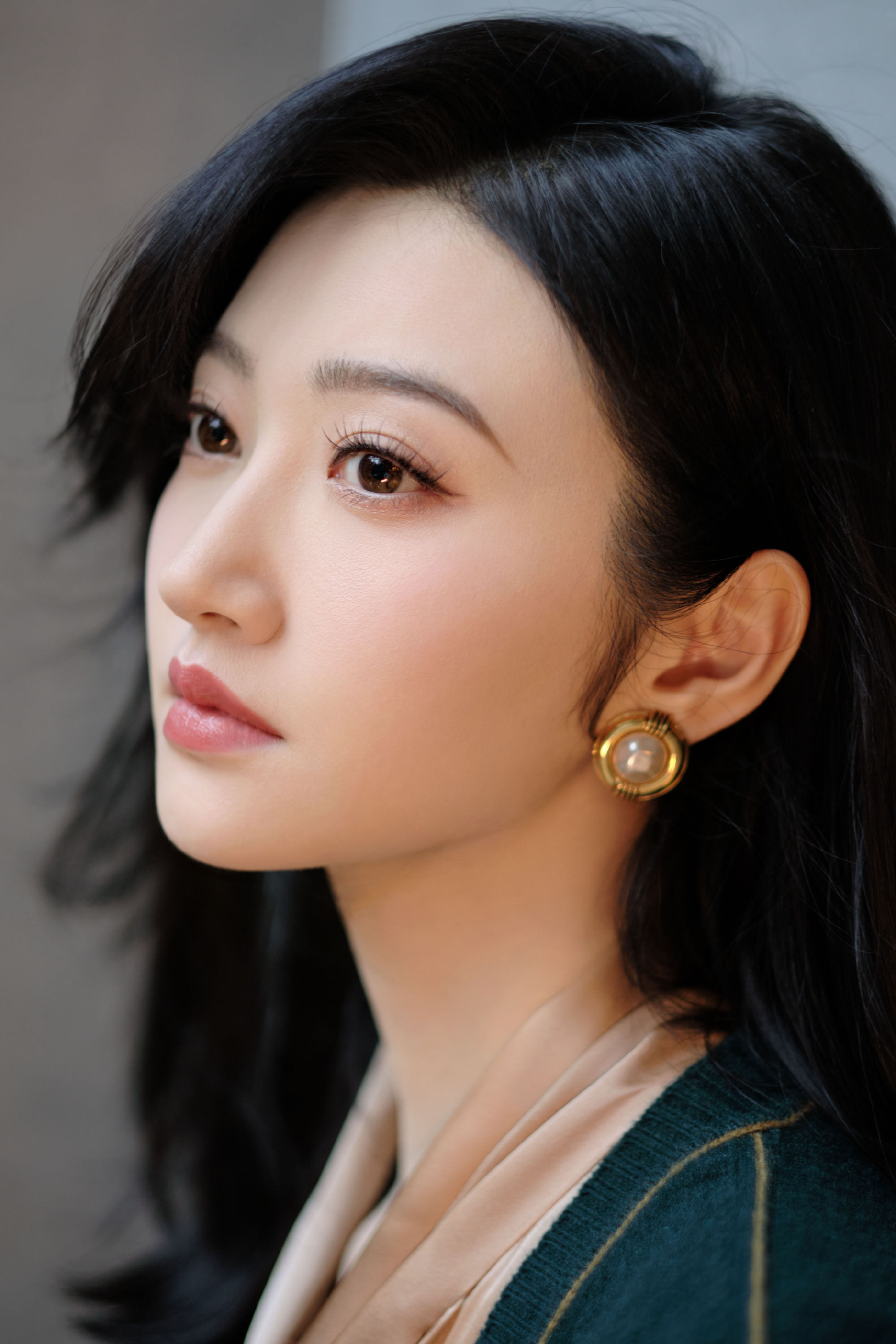 景甜穿皮裙露纤细美腿 大眼灵动明亮【18P】