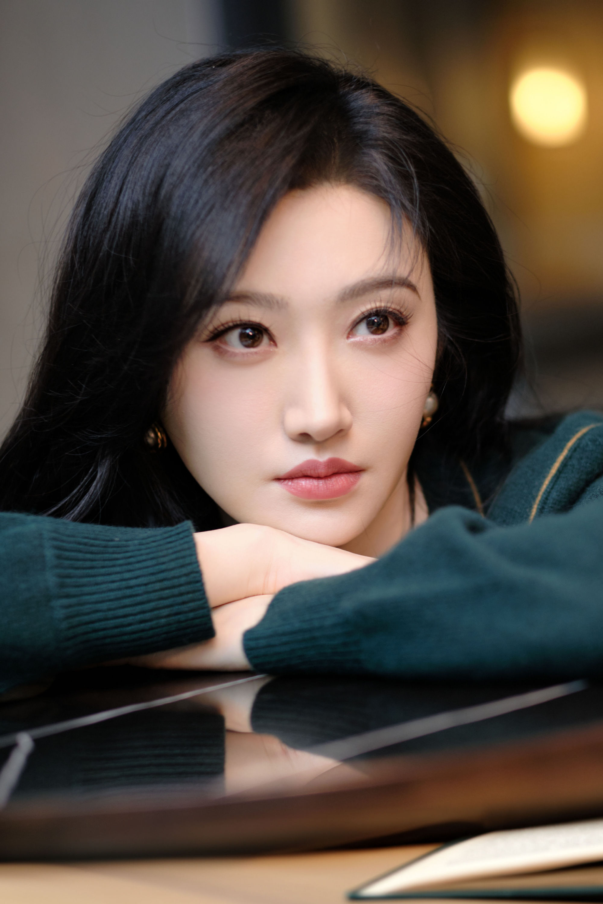 景甜穿皮裙露纤细美腿 大眼灵动明亮【18P】