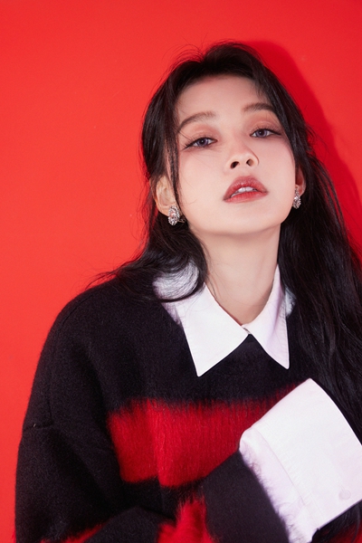 孙怡初春造型曝光！毛衣搭配马丁靴少女感十足【6P】