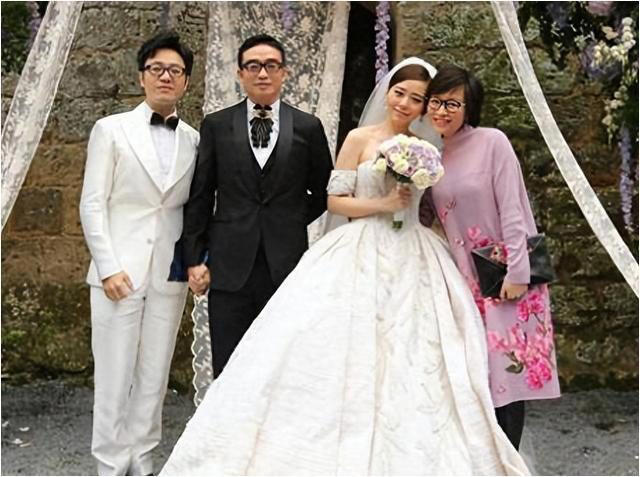 张靓颖：被骗财骗色15年，为爱打乳钉，离婚后给了6个亿的分手费