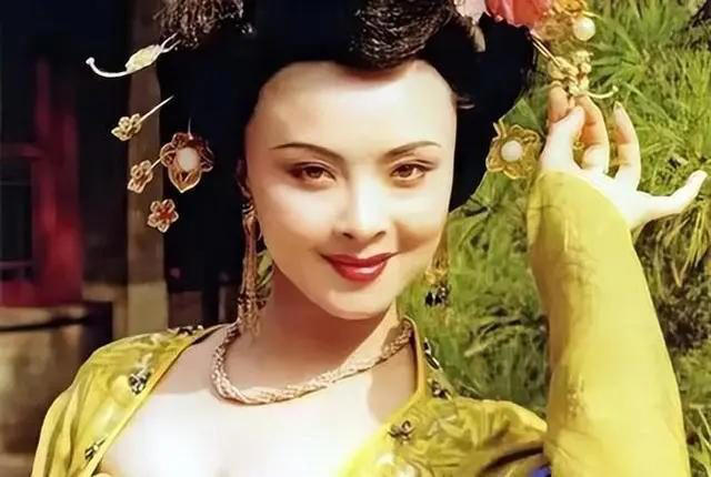 她在生命最后时刻，不惜花27万美元包机回国，5天后在故土离去