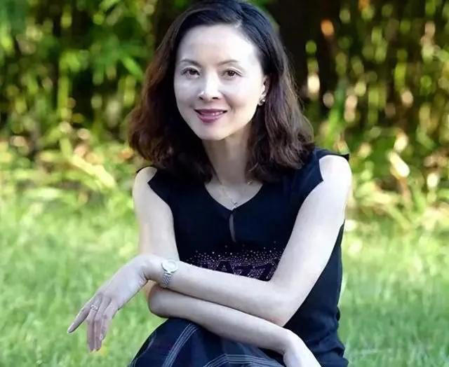 她在生命最后时刻，不惜花27万美元包机回国，5天后在故土离去