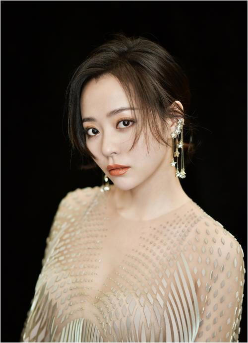 张靓颖：被骗财骗色15年，为爱打乳钉，离婚后给了6个亿的分手费