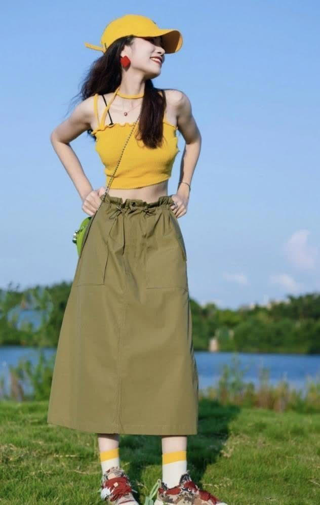 今夏火了一种穿法：叫&ldquo;上半身去蹦迪、下半身去开会&rdquo;，特时髦！