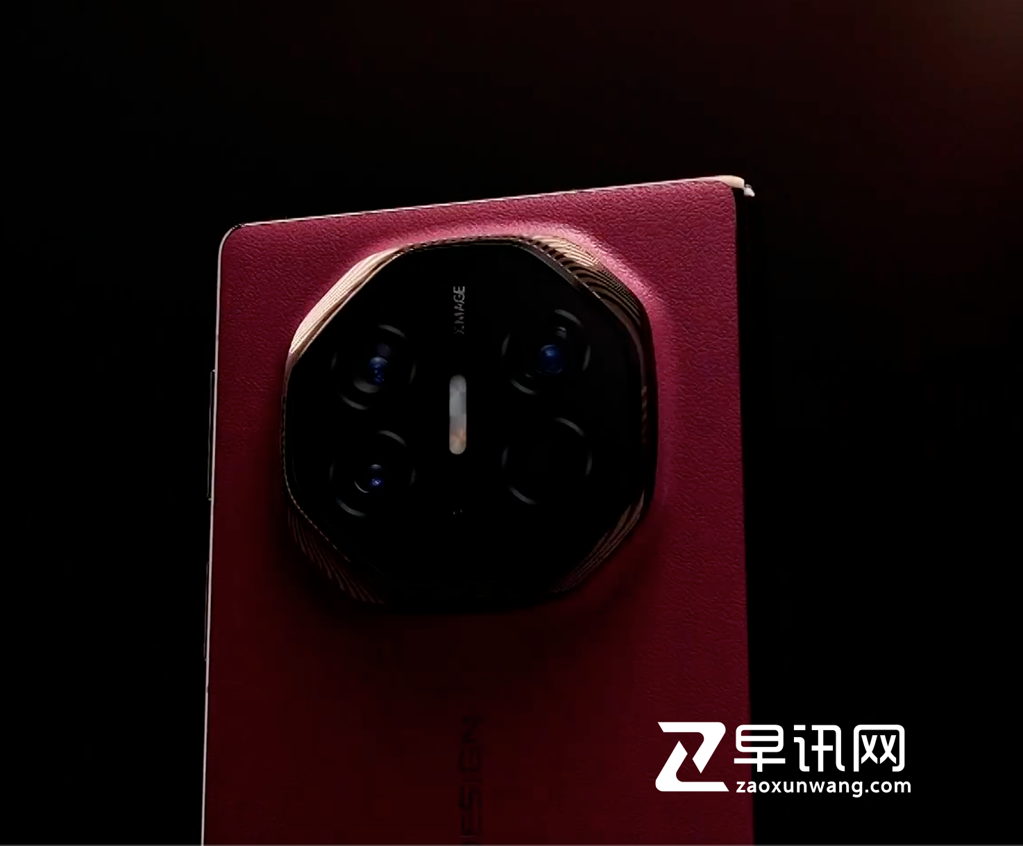 华为发布三折叠屏手机MateXT 展开最大10.2英寸 起售价19999元