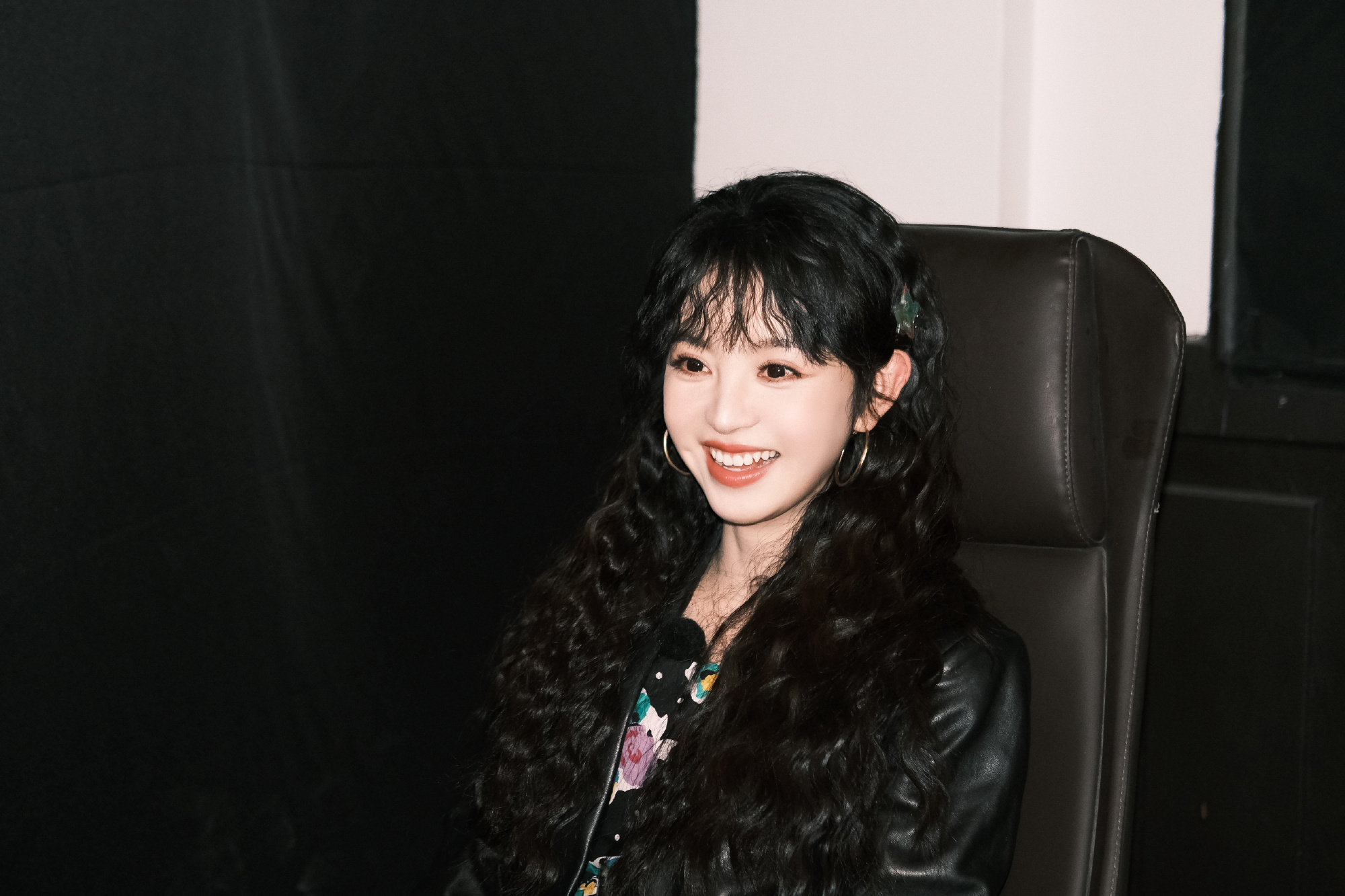 田曦薇穿皮衣搭配波点裙又美又飒【9P】