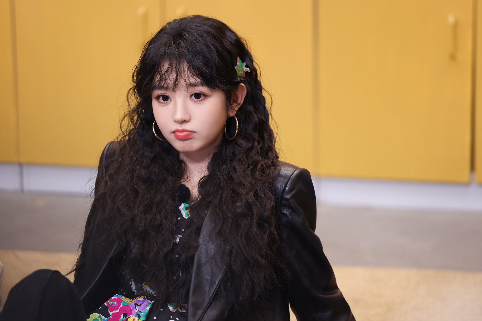 田曦薇穿皮衣搭配波点裙又美又飒【9P】