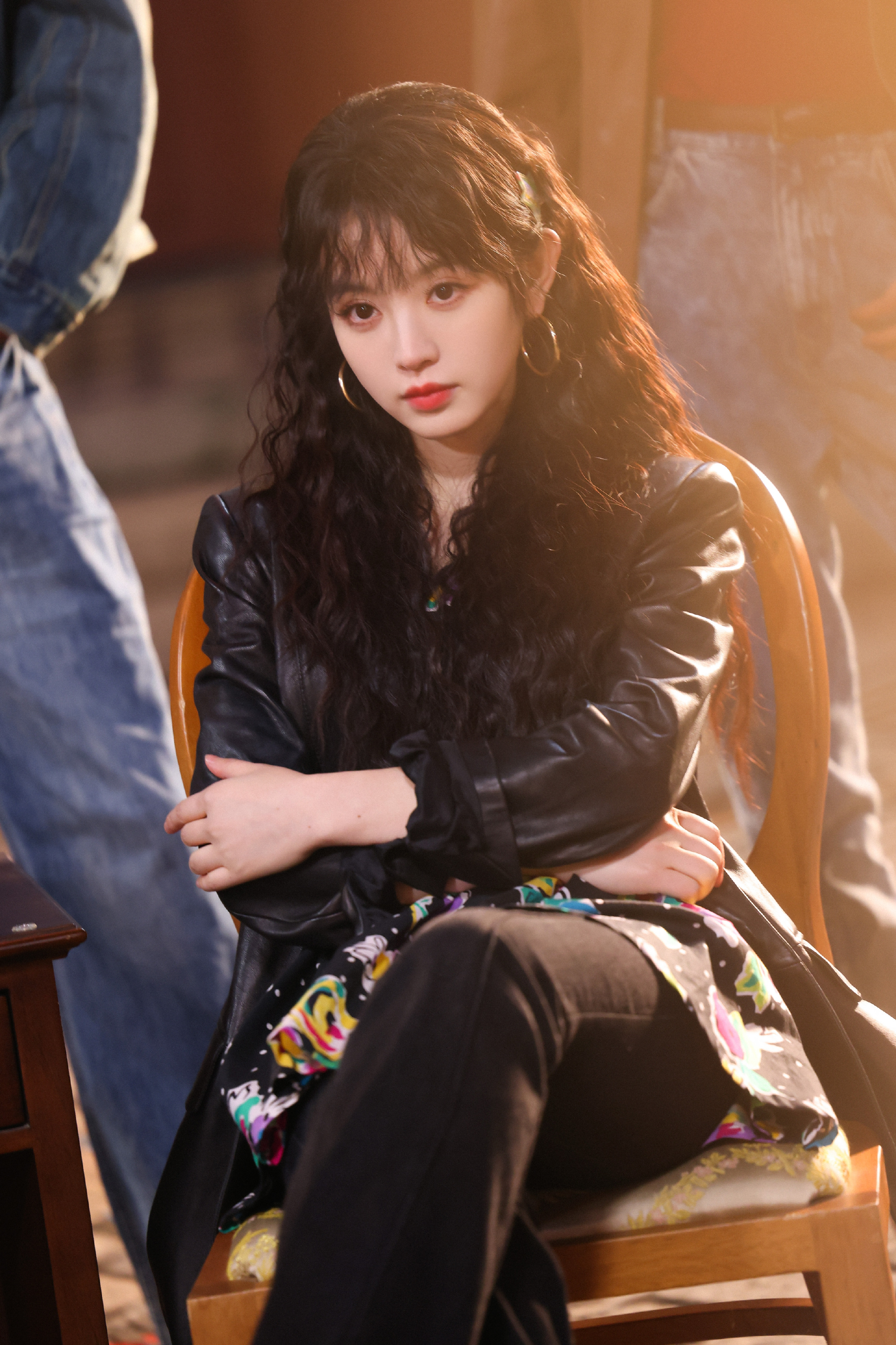 田曦薇穿皮衣搭配波点裙又美又飒【9P】