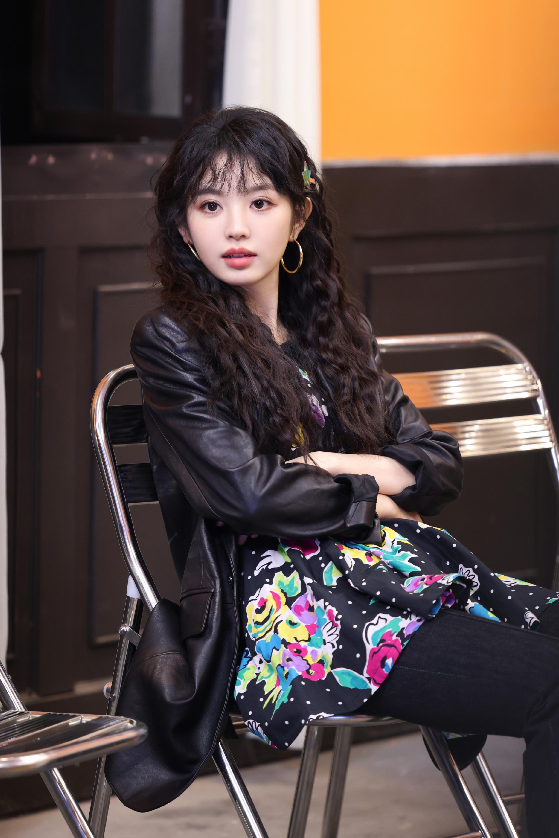 田曦薇穿皮衣搭配波点裙又美又飒【9P】