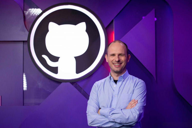 GitHub CEO辞职，微软将全面接管