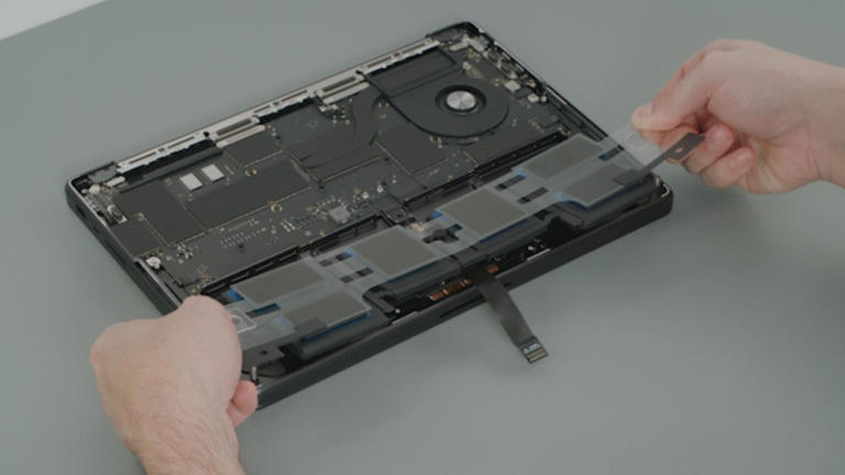 苹果确认14英寸M5 MacBook Pro采用易更换电池设计 自助维修支持同步上线